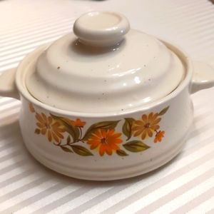 Vintage Capri bake and store bakeware with lid